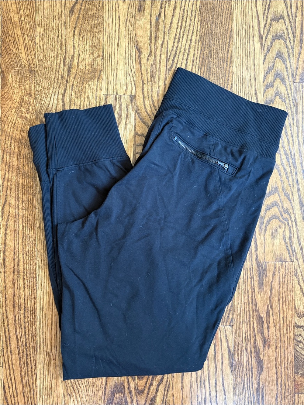 Athleta women’s black Venice joggers, size M. Excellent condition.